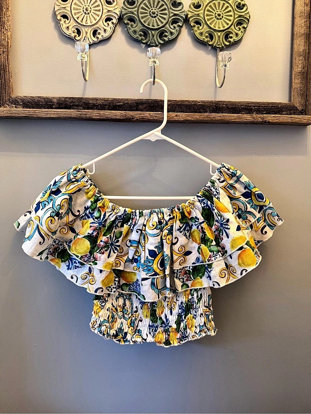 L’ago Magico made in Italy Floral Ruffle Crop Top in White & Blue Like New
